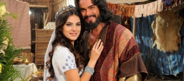 Aruna e Josué finalmente vão poder comemorar o final feliz, após reencontro emocionante Aruna e Josué finalmente vão poder comemorar o final feliz, após reencontro emocionante