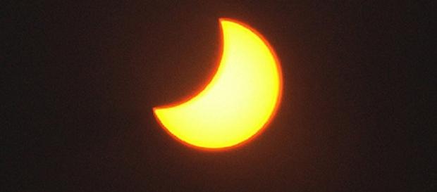Eclipse solar é um evento astronômico que não ocorre com frequência Eclipse solar é um evento astronômico que não ocorre com frequência