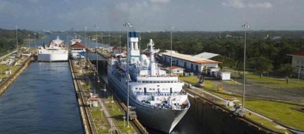 El Canal de Panamá simbolo turístico. El Canal de Panamá simbolo turístico.
