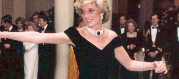 Kensington Palast zeigt Prinzessin Dianas berühmteste Roben - Aus ... - abendblatt.de Kensington Palast zeigt Prinzessin Dianas berühmteste Roben - Aus ... - abendblatt.de