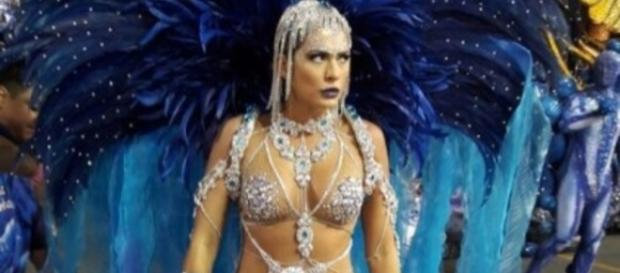 Lívia Andrade brilha no desfile da Império de Casa Verde Lívia Andrade brilha no desfile da Império de Casa Verde