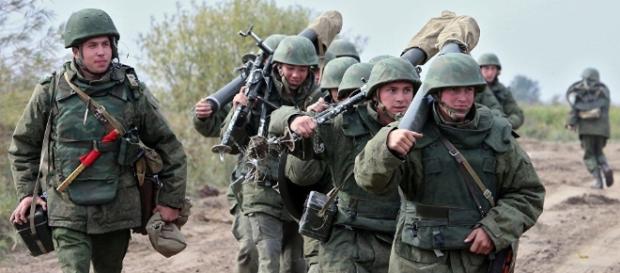 Militares da Rússia treinando na região de Kaliningrado Militares da Rússia treinando na região de Kaliningrado