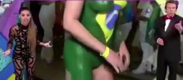 Modelo Ju Isen mostrou tudo na TV e ao vivo Modelo Ju Isen mostrou tudo na TV e ao vivo