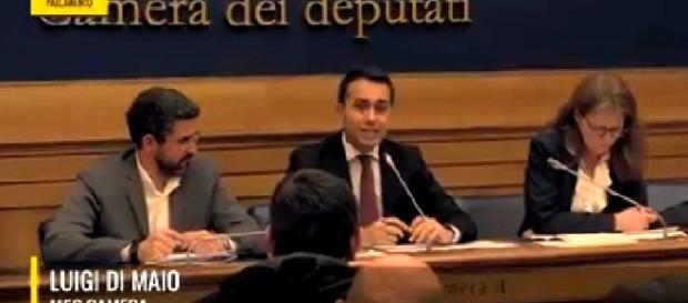 Riforma pensioni e vitalizi, Di Maio illustra le proposte del Movimento 5 stelle alla Camera Riforma pensioni e vitalizi, Di Maio illustra le proposte del Movimento 5 stelle alla Camera