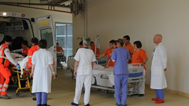 Ragazza trovata priva di sensi per strada