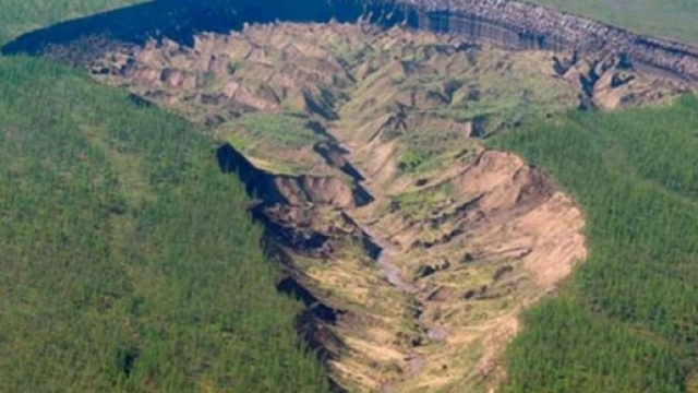 Siberia, ecco 'la porta per l'inferno': una gigantesca voragine ... - repubblica.it