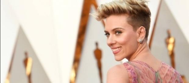 Scarlett Johansson foi considerada grosseira pela mídia Scarlett Johansson foi considerada grosseira pela mídia