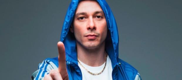 Fabri Fibra ha annunciato 'Fenomeno' il suo prossimo album Fabri Fibra ha annunciato 'Fenomeno' il suo prossimo album