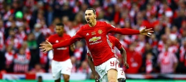 Football Angleterre - League Cup : Ibrahimovic offre le titre à ... - foot01.com Football Angleterre - League Cup : Ibrahimovic offre le titre à ... - foot01.com