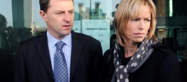 Gerry e Kate McCann criticados por deixarem os filhos sozinhos Gerry e Kate McCann criticados por deixarem os filhos sozinhos
