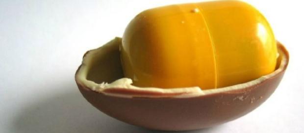 O ovinho que traz a surpresa é amarelinho O ovinho que traz a surpresa é amarelinho