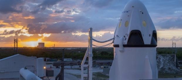 SpaceX planeja levar dois turistas à Lua em 2018 SpaceX planeja levar dois turistas à Lua em 2018