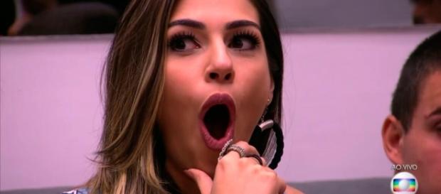 Vivian fica irritada com a companheira de casa Vivian fica irritada com a companheira de casa