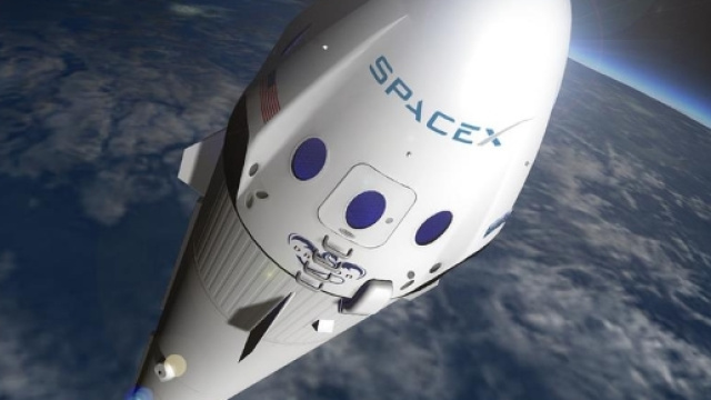 Exploit de SpaceX ! Le 1er étage de la fusée Falcon 9 revient sur ... - pausecafein.fr