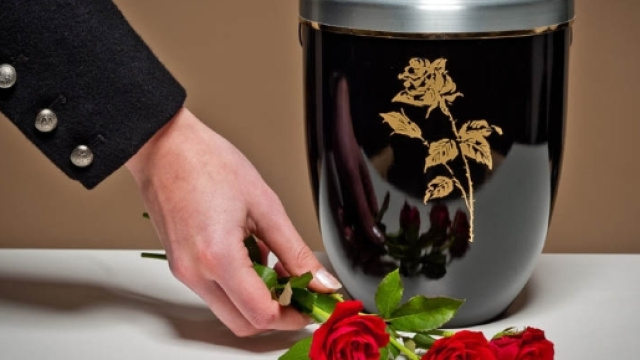 India: ragazza cremata perch&egrave; ritenuta morta, in realt&agrave; era viva