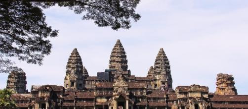 Templos como este de Angkor, están perdidos en la jungla asiática, según imágenes tomadas por satélite