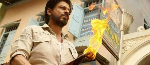Shah Rukh Khan from 'Raees' (Image credits: Twitter.com/boxofficeincome.in)
