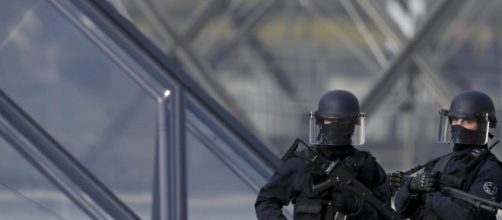 Attacco al Louvre, rimasti feriti due militari