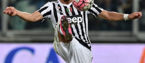 Calciomercato Juventus, Caceres non parte più: clamorosa idea rinnovo - serieanews.com