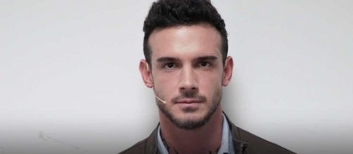 Lucas Peracchi, presunto naufrago dell'Isola dei famosi, ha fatto un inaspettato annuncio.