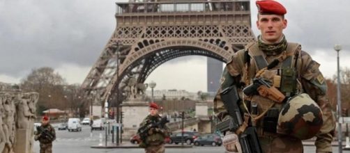 Troppi soldati per le strade di Parigi e di Francia: i bambini ... - corriere.it