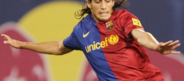 Cáceres atuando pelo Barcelona, agora na mira do Vasco. Cáceres atuando pelo Barcelona, agora na mira do Vasco.