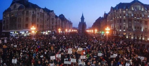Incessante protesta contro il decreto che depenalizza i reati contro la pubblica amministrazione Incessante protesta contro il decreto che depenalizza i reati contro la pubblica amministrazione