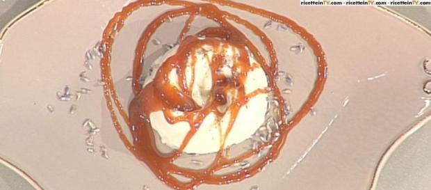 La prova del cuoco | Ricetta panna cotta al caramello di Ambra Romani - ricetteintv.com La prova del cuoco | Ricetta panna cotta al caramello di Ambra Romani - ricetteintv.com