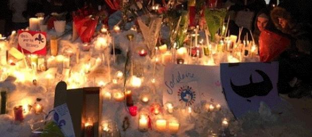 Les funérailles des victimes de l'attentat de la Grande Mosquée de Québec avaient été précédées par des cérémonies d'hommages spontanés Les funérailles des victimes de l'attentat de la Grande Mosquée de Québec avaient été précédées par des cérémonies d'hommages spontanés