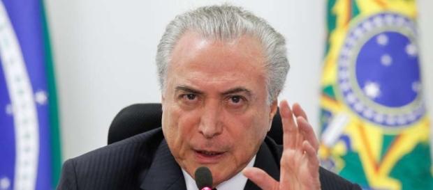 Temer dá posse a três novos ministros Temer dá posse a três novos ministros