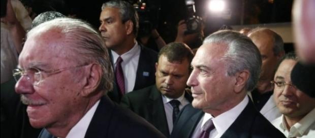 Temer e sua comitiva foram hostilizados na entrada do hospital (Edilsson Dantas/O Globo) Temer e sua comitiva foram hostilizados na entrada do hospital (Edilsson Dantas/O Globo)