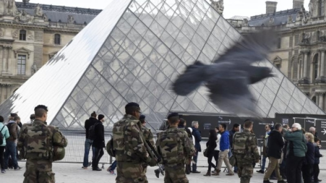 Attentats à Paris: la vie culturelle reprend peu à peu ses droits