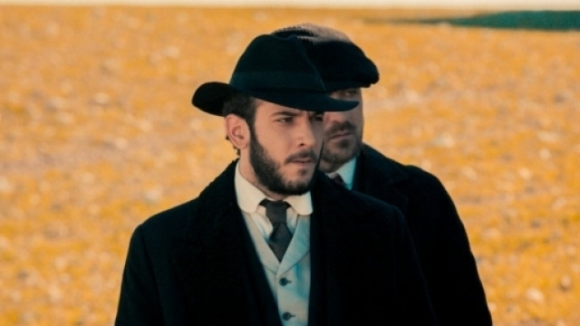 Charles Troya interpreta Eliseo