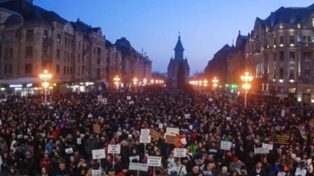 Incessante protesta contro il decreto che depenalizza i reati contro la pubblica amministrazione