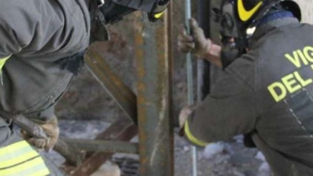 Un intervento di messa in sicurezza (Vigili del fuoco)