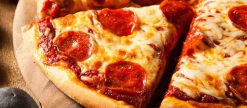 Best Super Bowl 2017 pizza deals and freebies - tonysdonair.ca