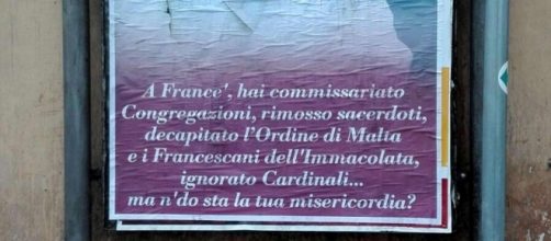 Papa Francesco Bersagli di manifesti a Roma - fonte: Ansa