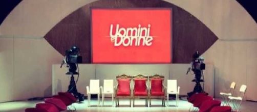 'Uomini e Donne' e 'Amici': stop alle registrazioni per circa 2 settimane.