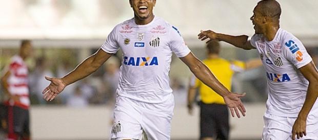 Rodrigão, autor de 2 dos 6 gols do Santos (Foto: Folha de S Paulo) Rodrigão, autor de 2 dos 6 gols do Santos (Foto: Folha de S Paulo)