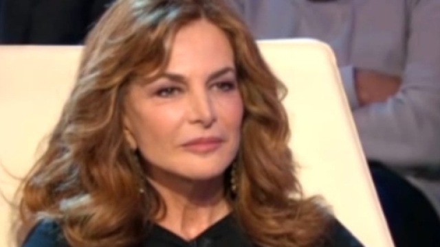 Giuliana De Sio ospite a Verissimo, intime rivelazioni sulla sua vita di donna ribelle.