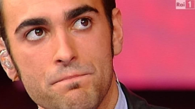Marco Mengoni al Festival di Sanremo, qualche anno fa.
