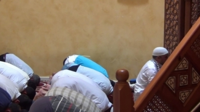 Momento di preghiera in una moschea della Sicilia