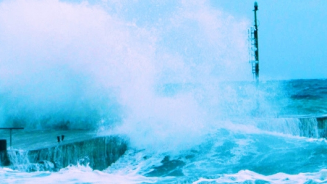 Nelle prossime ore in Sardegna sono previste forti mareggiate.