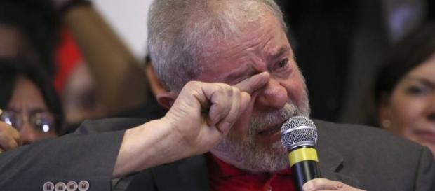 Ex-presidente Lula chora no velório de sua esposa Marisa e culpa a Operação Lava-Jato Ex-presidente Lula chora no velório de sua esposa Marisa e culpa a Operação Lava-Jato