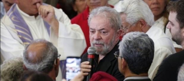 Lula no velório de sua espora, Marisa Letícia Lula no velório de sua espora, Marisa Letícia