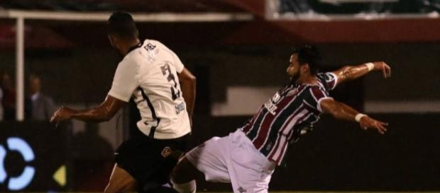 Substituto de Fred, Dourado luta para se firmar no Fluminense (Foto: Gazeta Esportiva) Substituto de Fred, Dourado luta para se firmar no Fluminense (Foto: Gazeta Esportiva)