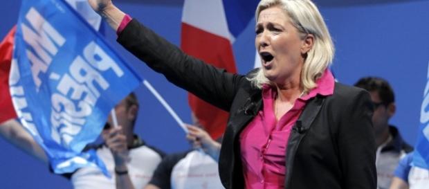 Wird sie Frankreich aus der EU, der NATO und dem Euro führen? Marine Le Pen. (Fotoverantw./URG Suisse: Blasting.News Archiv) Wird sie Frankreich aus der EU, der NATO und dem Euro führen? Marine Le Pen. (Fotoverantw./URG Suisse: Blasting.News Archiv)