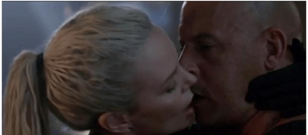 Charlize Theron e Vin Diesel durante o filme Charlize Theron e Vin Diesel durante o filme