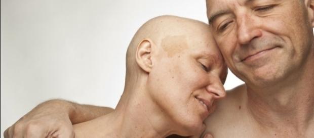 O apoio dos entes queridos é fundamental na luta contra o cancro. O apoio dos entes queridos é fundamental na luta contra o cancro.