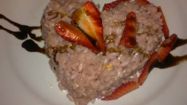 Risotto alle fragole: un'idea originale per la festa degli innamorati.